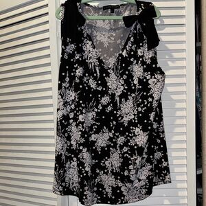 Adrienne Vittadini Black and White Floral V-Neck Tie-Shoulder Top
